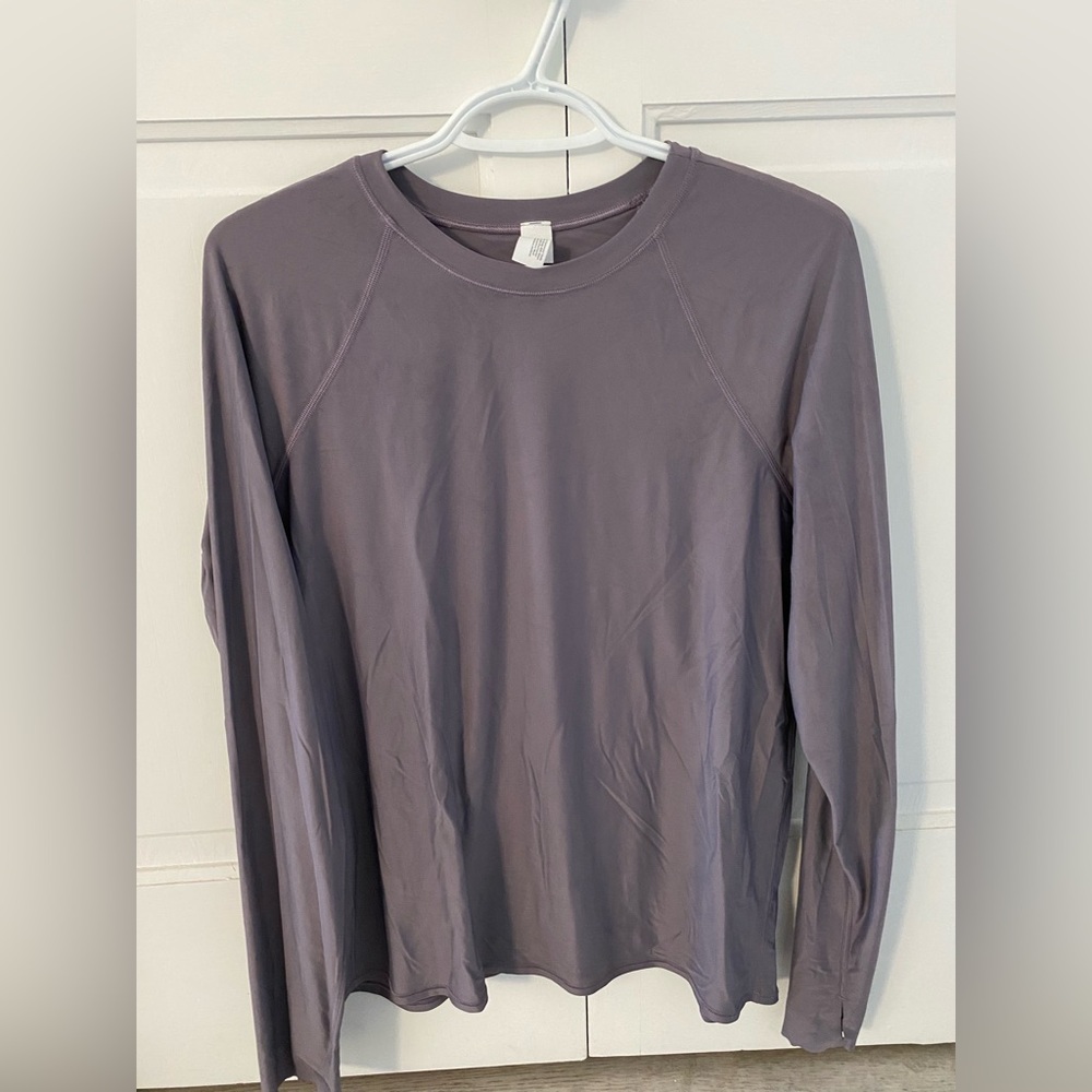 Lululemon Athletica beautiful mauve coloured  sun protecting Top